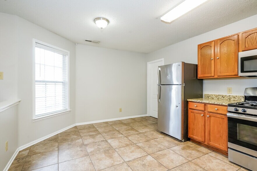 Building Photo - 10610 Crackling Dr