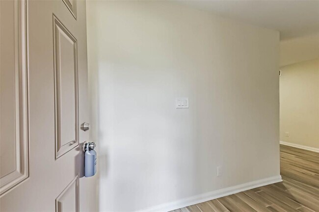 Building Photo - 1860 White Oak Dr