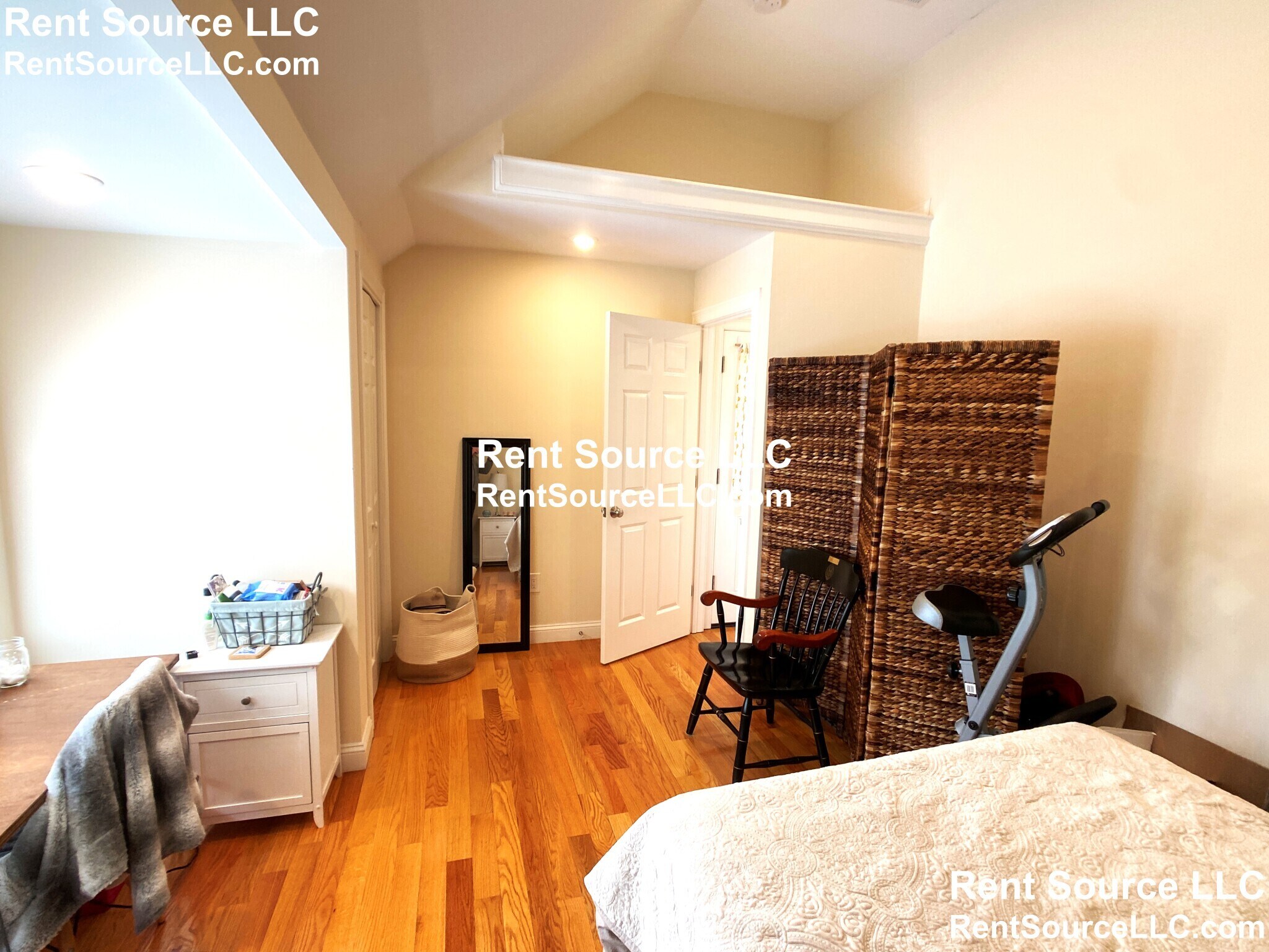 Building Photo - 537 Main St