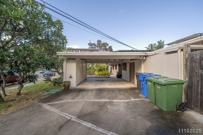 Building Photo - 1BR in Kailua – $3,000 (Utilities Included...
