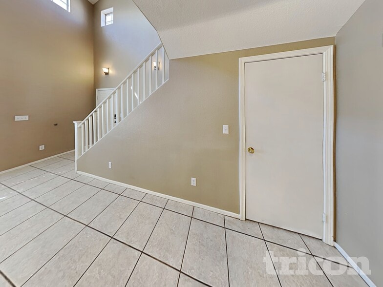 Building Photo - 2023 Betty Davis St