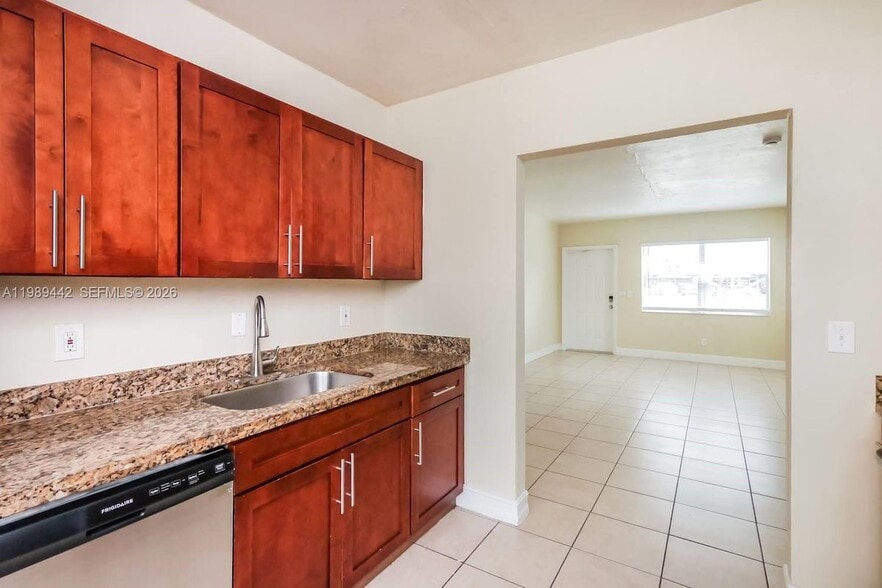 Building Photo - 1511 NE 205th Terrace