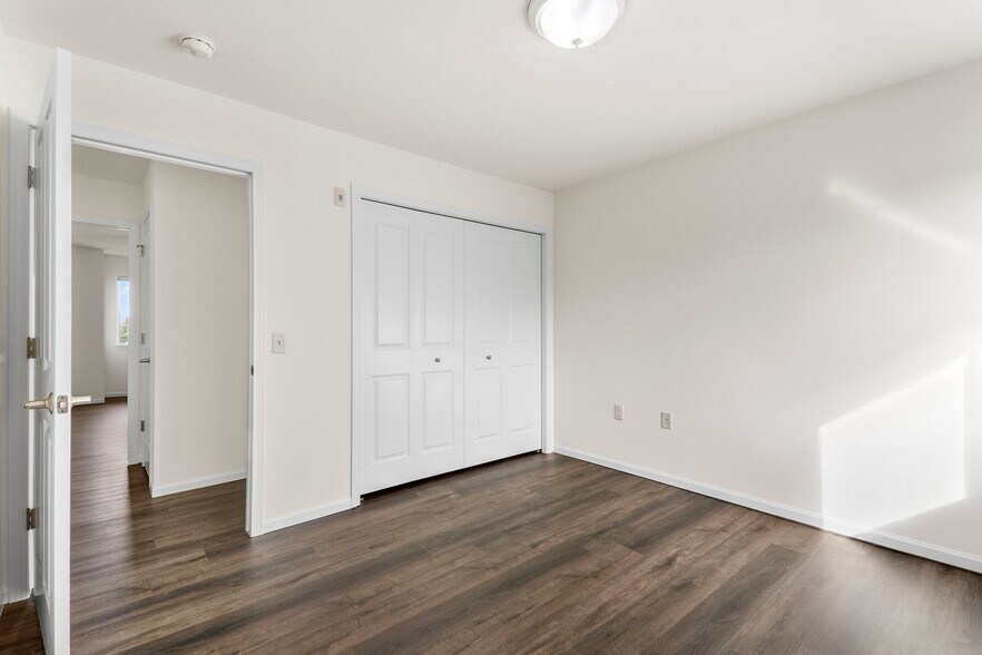 Building Photo - 838 N Thompson Dr