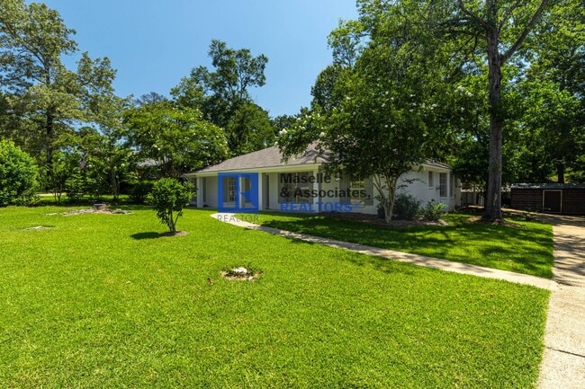 Building Photo - Charming 4-Bed, 2.5-Bath Home in the Heart...