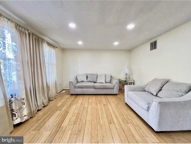 Building Photo - 8679 Hickory Ridge Ct