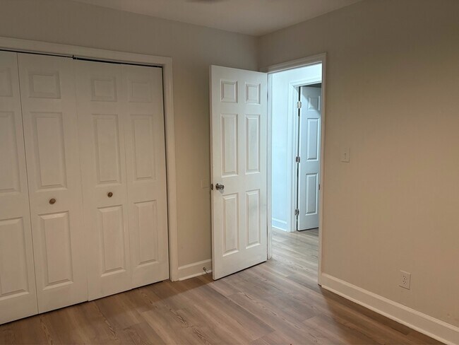 Building Photo - 1484 Van Delia Rd