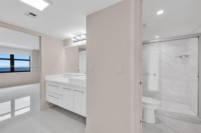 Building Photo - 2333 Brickell Ave