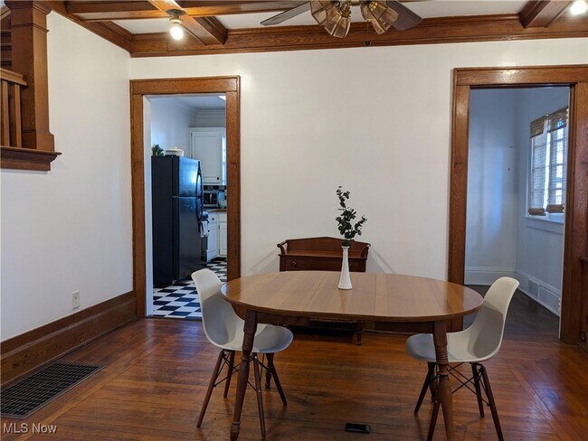 Building Photo - 30 Casterton Ave