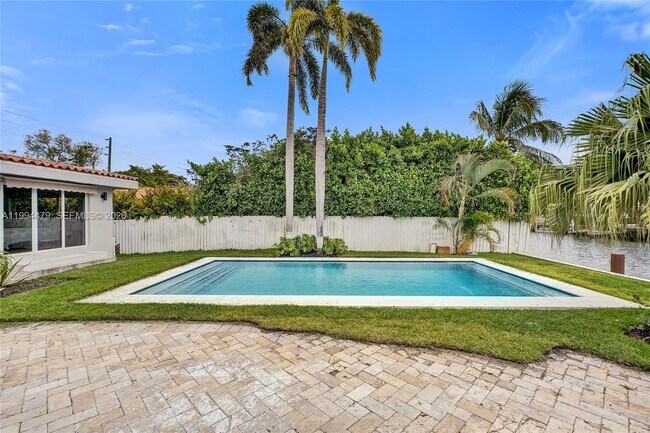 Building Photo - 12478 N Bayshore Dr