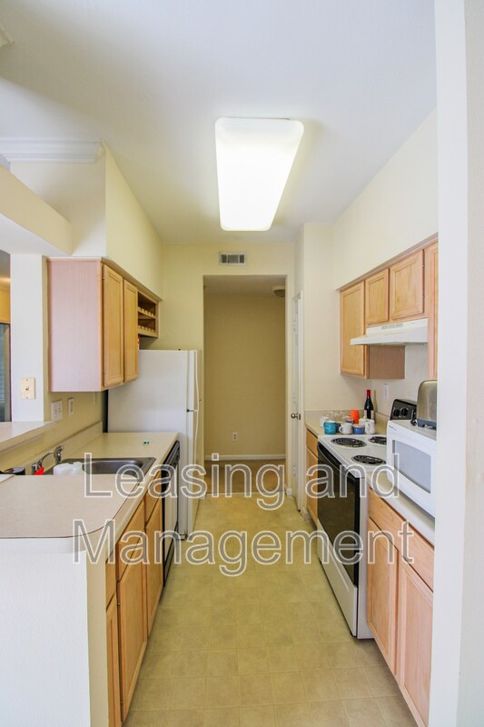 Building Photo - 700 Daniel Ellis Dr