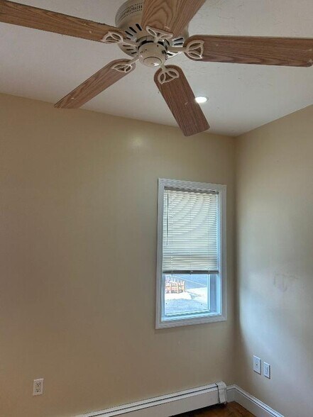 Building Photo - 98 Kirtland St