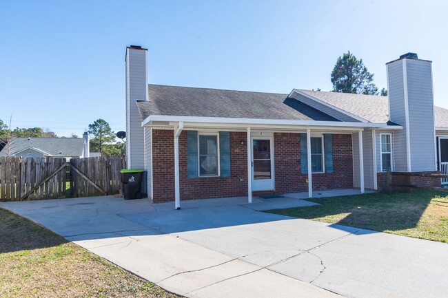 Building Photo - Cute Duplex in the Hunter's Creek Subdivis...