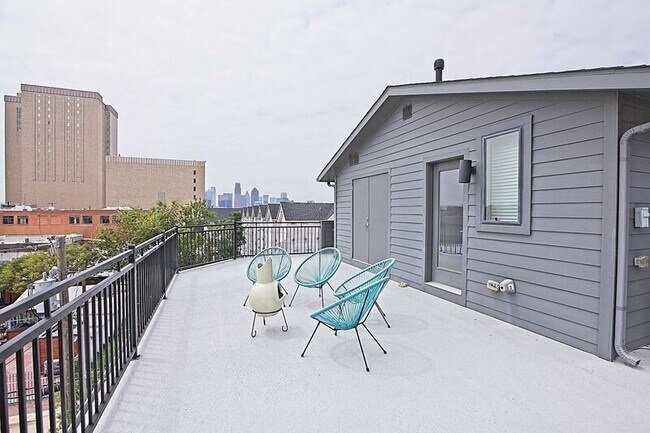 Building Photo - 1405 Bronson Ct