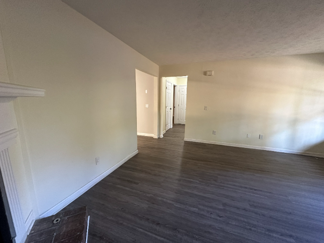 Building Photo - 2 Bedroom, 2 bath condo fourplex in Lawren...