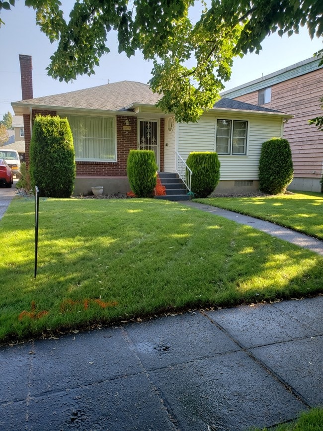 Primary Photo - 1007 E Sharp Ave