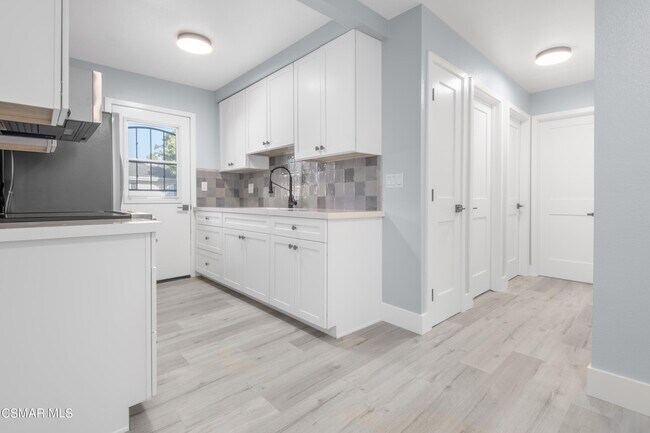 Building Photo - 2556 Spinnaker Ave