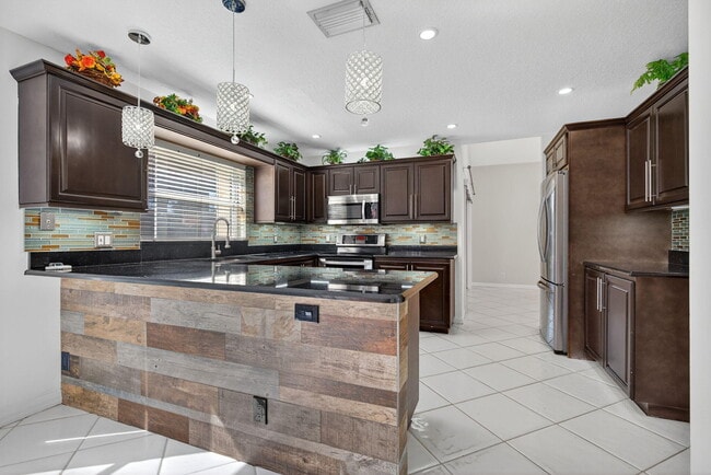 Building Photo - 7004 Galleon Cove Cir