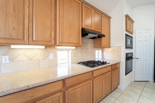 Building Photo - 2910 Sandleigh Dr