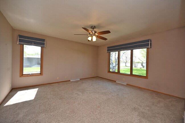 Building Photo - 202 Lac La Belle Dr
