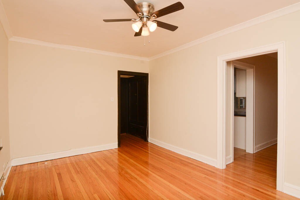 Building Photo - 1425 W Hutchinson St