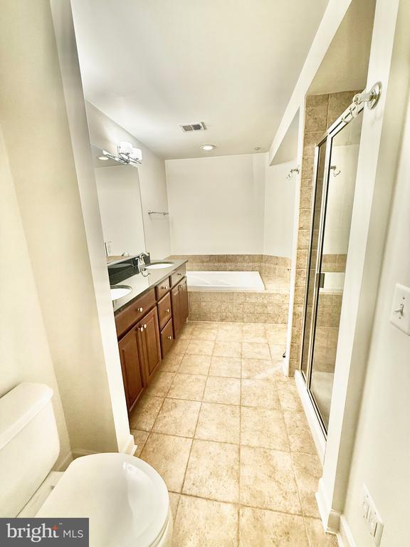 Building Photo - 456 Ferdinand Day Dr