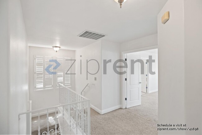 Building Photo - 742 Creekside Ct