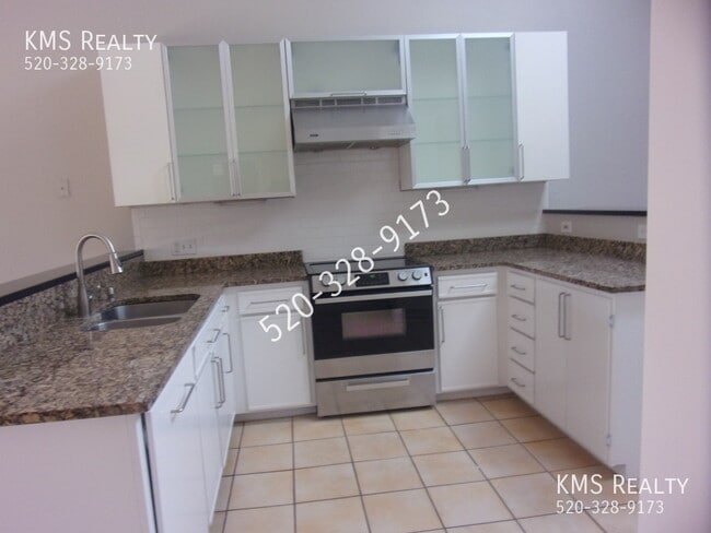 Building Photo - 3 Bedroom 2 Bath- 10048 E Desert Aire Driv...