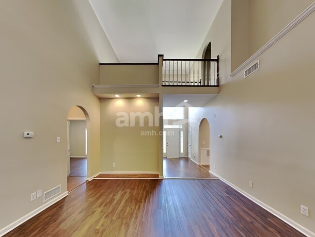 Building Photo - 7270 Wyngate Dr