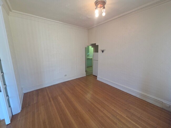 Building Photo - Charming 1-Bedroom Apartment in Denver's Capitol Hill Neighborhood