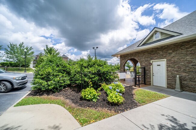 Building Photo - Lakefront Condo for Rent | 2 Bed, 2 Bath |...