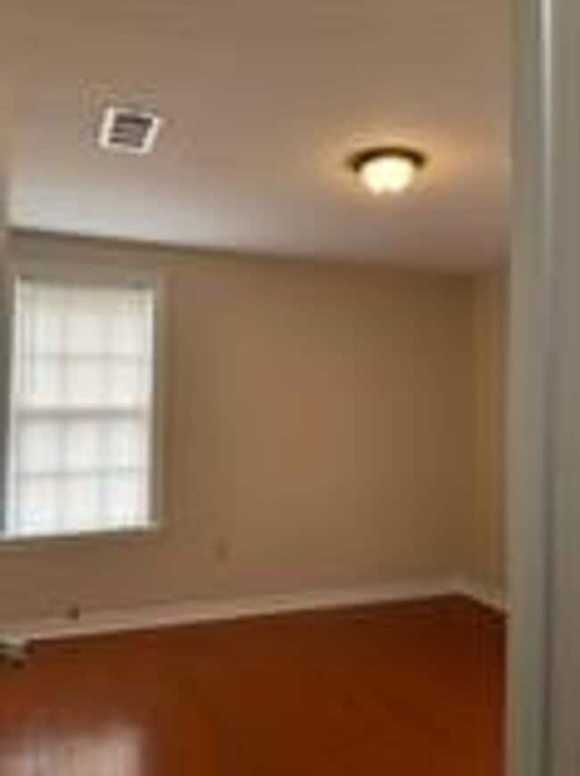 Building Photo - House for Rent