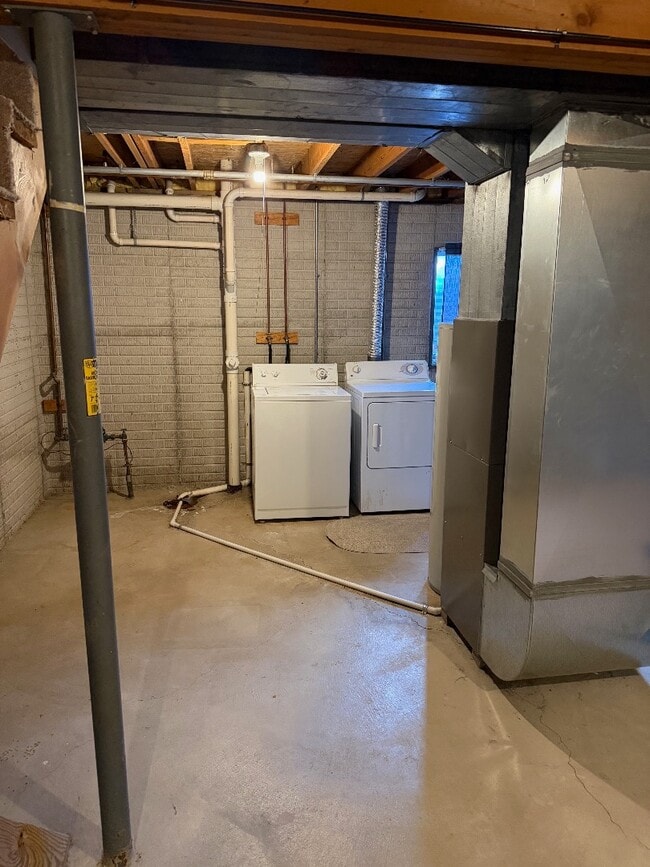 Building Photo - 315 E Van Dorn St