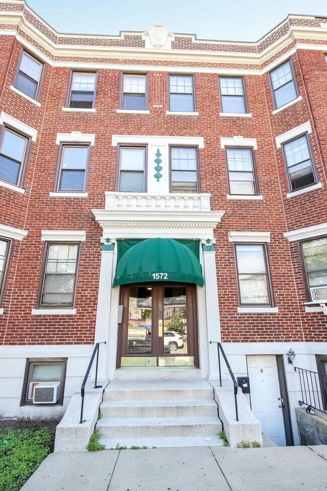 Building Photo - 1572 Commonwealth Avenue