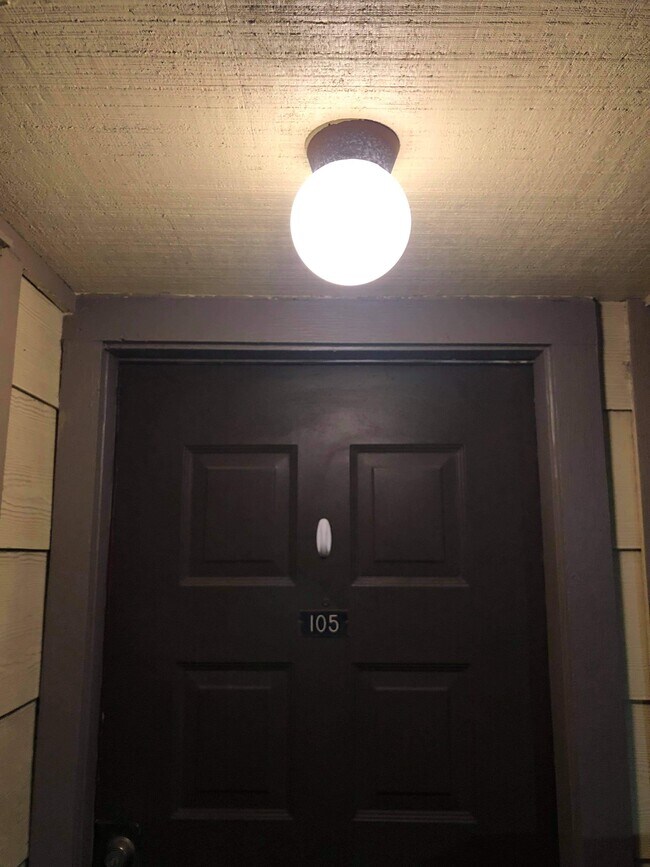 Building Photo - 8299 Cambridge St