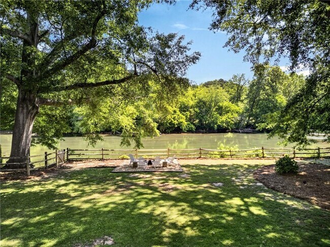 Building Photo - 3669 Cochise Dr SE