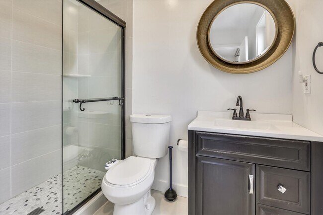 Building Photo - Luxury END-UNIT garage townhouse - 4BD/4.5BA!