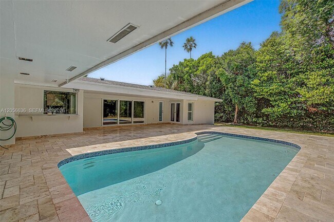 Building Photo - 15540 SW 82nd Ct