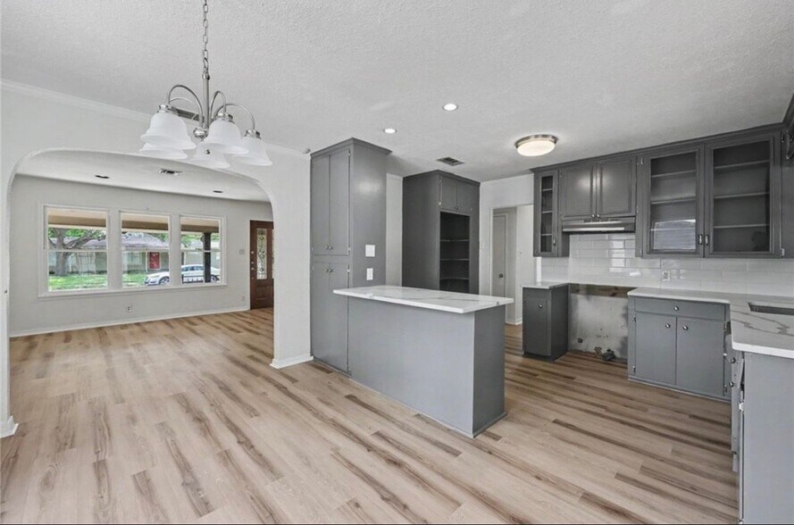 Building Photo - 942 Delaine Dr