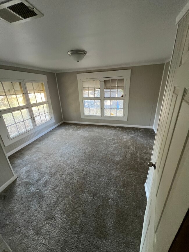 Building Photo - 805 3rd Ave