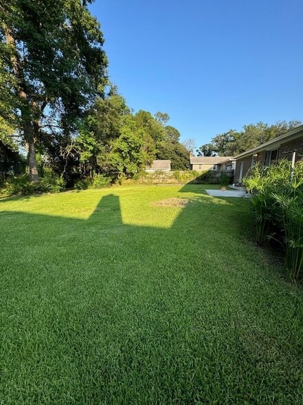 Building Photo - 4220 Oakridge Dr
