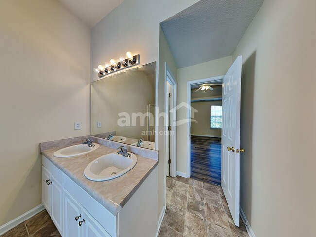 Building Photo - 112 Ventura Trl