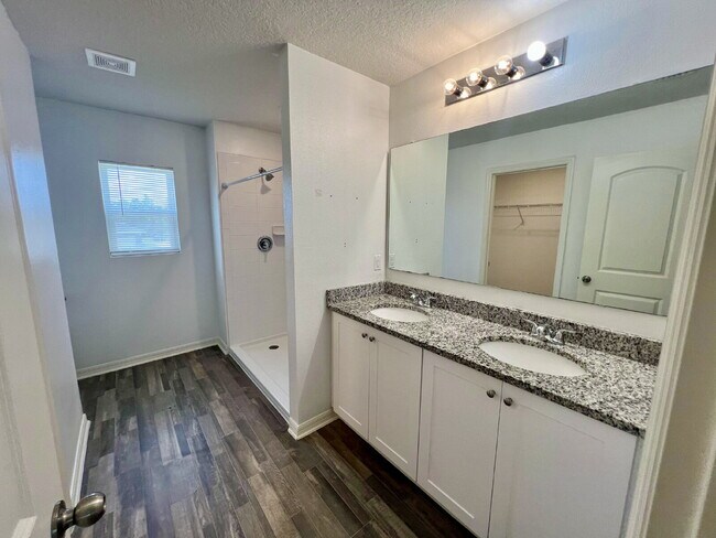 Building Photo - Spacious 4-Bedroom Home with Primary Suite...