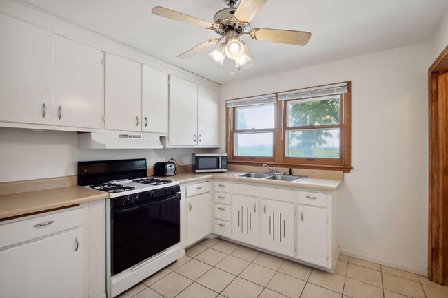 Building Photo - 2104 E 58th St