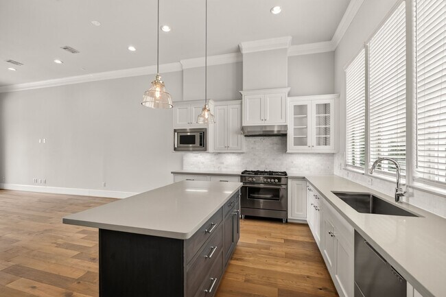 Building Photo - 8711 Oak Kolbe Ln
