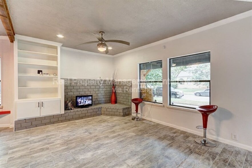 Building Photo - 1725 N McKinley Ave