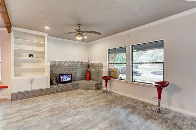 Building Photo - 1725 N McKinley Ave