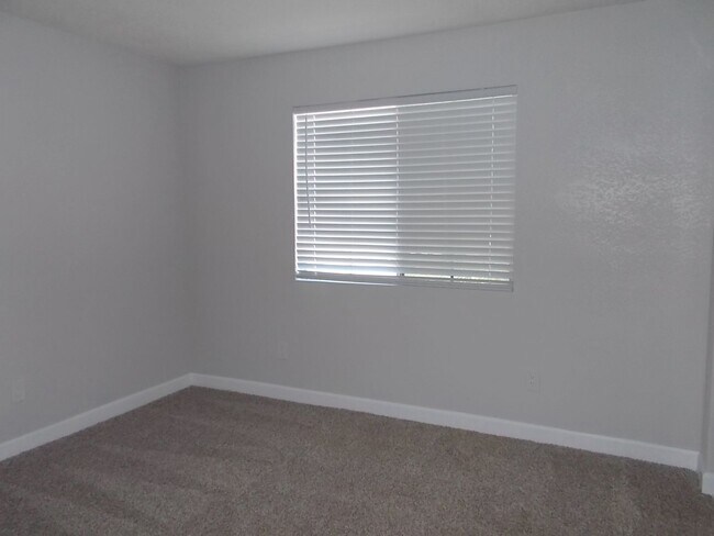 Building Photo - 2732 Alicialynn Way