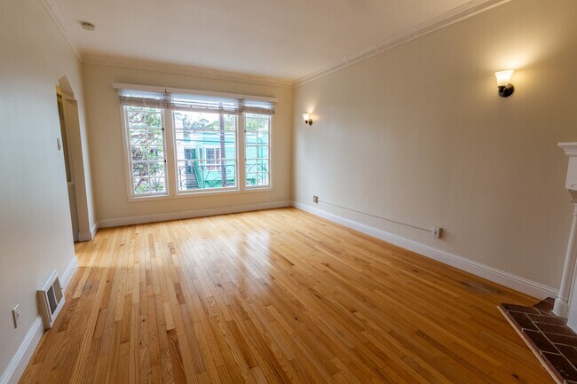 Building Photo - 219 St Charles Ave