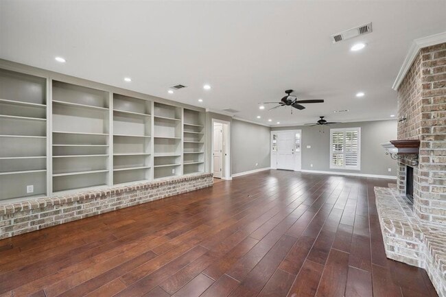 Building Photo - 1135 Ivy Ln