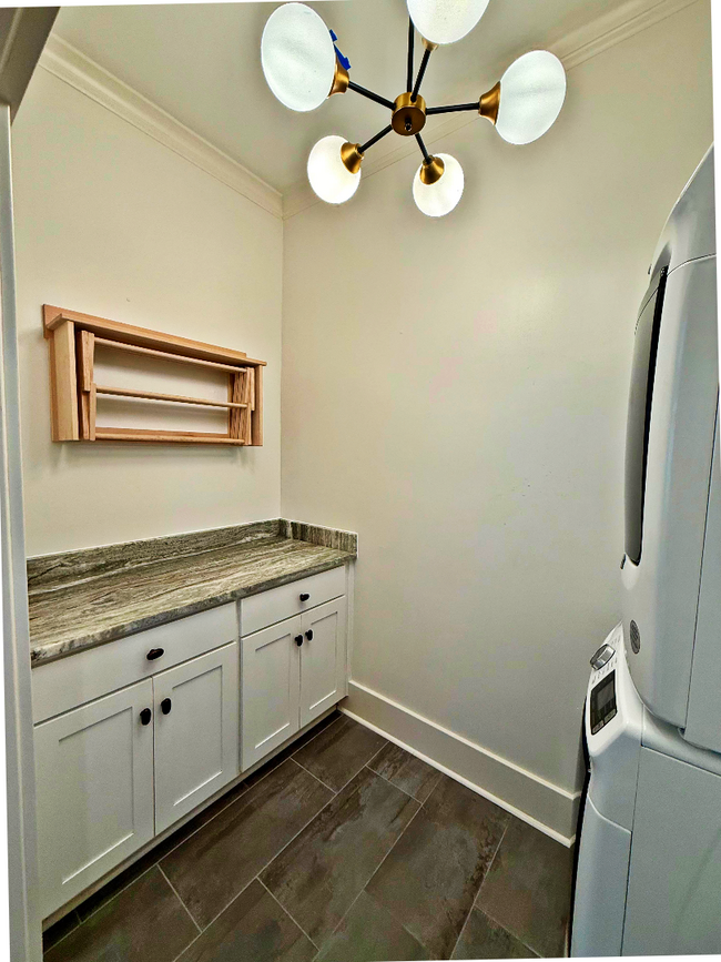 Building Photo - Beautifully Updated Historic Home in Midto...